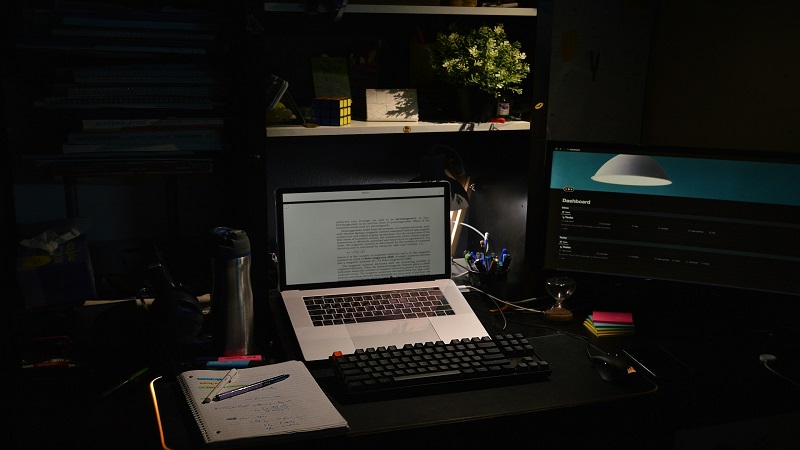 Laptop stand – Oakywood elevation of everyday work