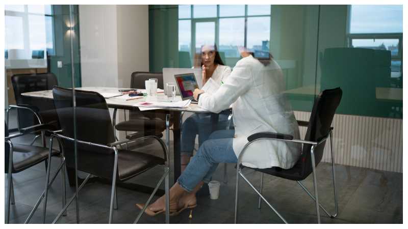 How Office Chairs Influence Comfort Health and Workplace Efficiency?